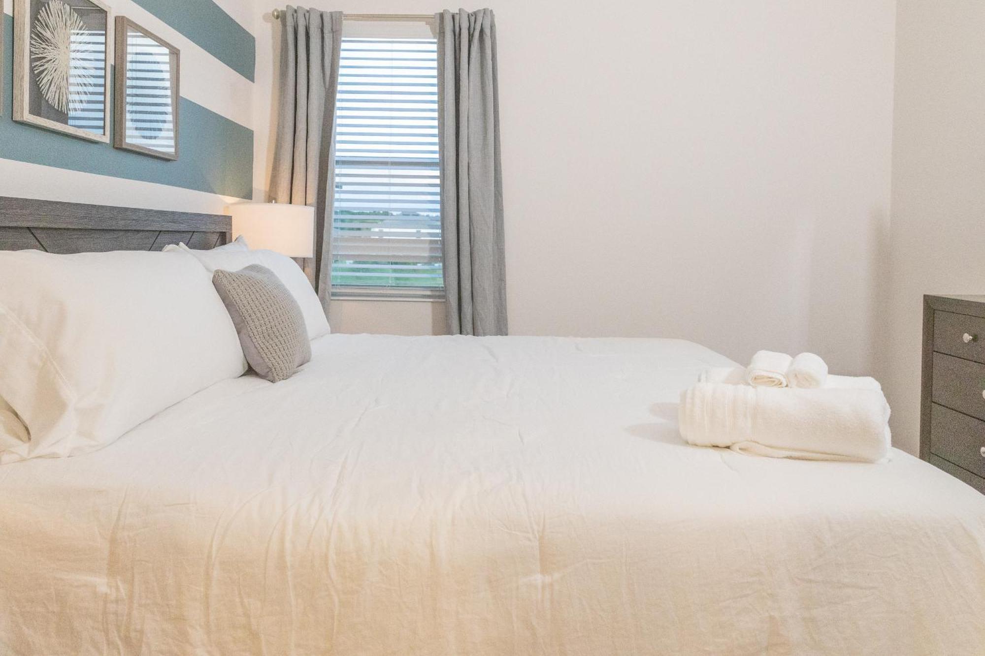 Waterfront Brand New Modern Luxury 8 Bedroom Pool House! Sleeps 16 Kissimmee Ngoại thất bức ảnh