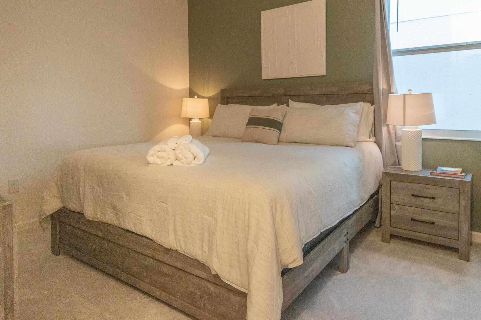 Waterfront Brand New Modern Luxury 8 Bedroom Pool House! Sleeps 16 Kissimmee Ngoại thất bức ảnh
